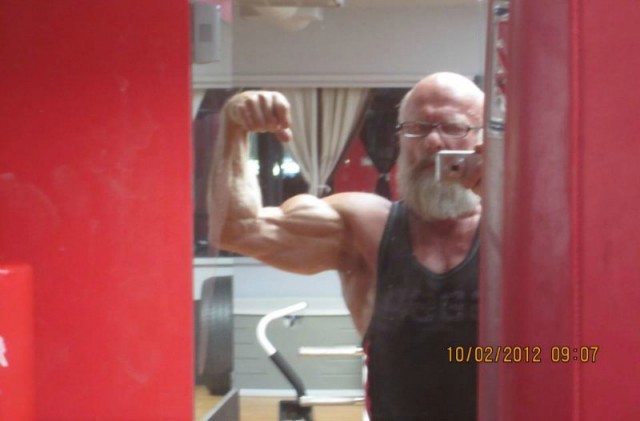 Нормалёк так сфотал себя в спортивном зале!