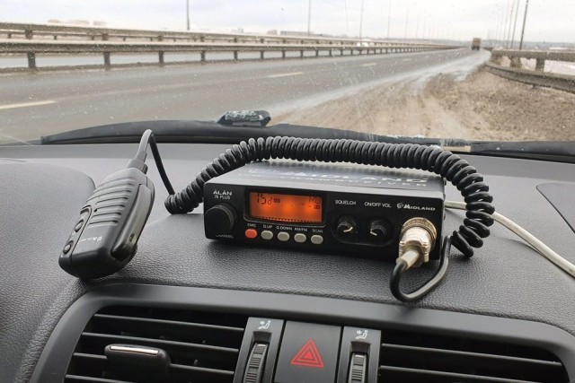 Все о рации CB: зачем слушать разговоры водителей, как пользоваться и как остаться в эфире человеком?