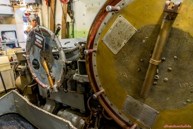 Орудия, от холостого залпа которых сносит крыши и выбивает стекла