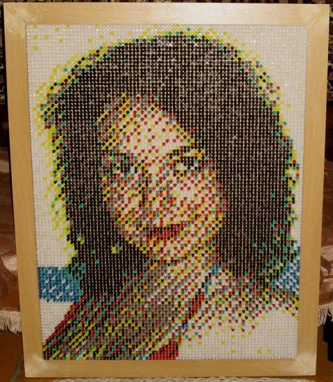 Портрет из канцелярских кнопок своими руками.