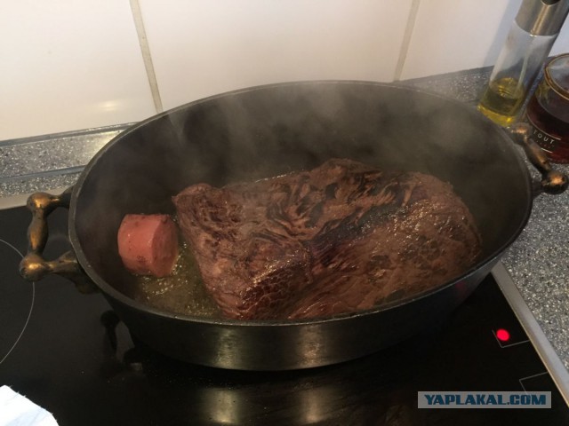 Зауербратен франконских домохозяек. Жаркое из маринованного мяса. Кулинария.