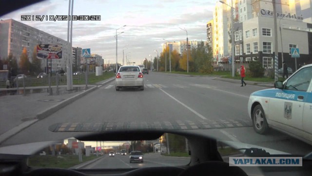 Омские дороги выглядят так, как будто там закончилась не зима, а война