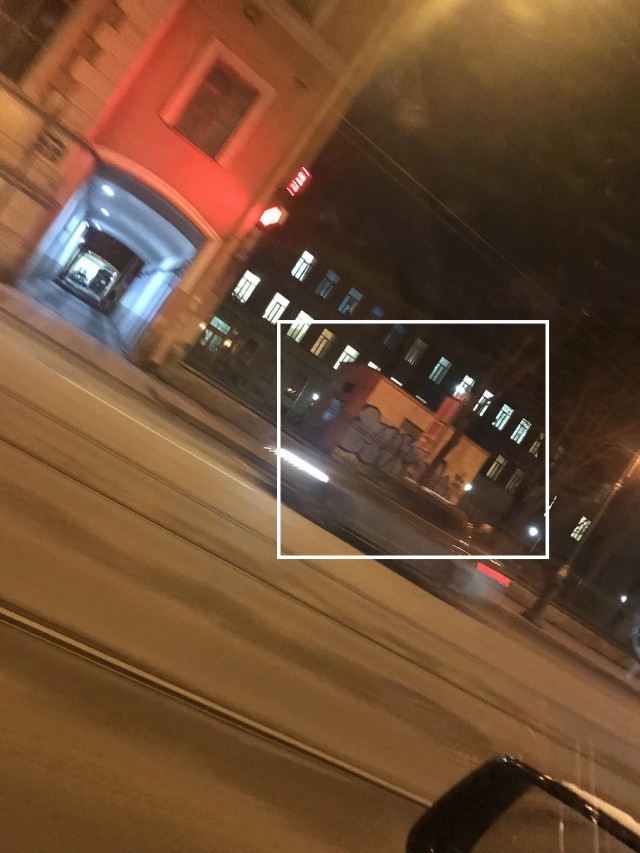 "Ленэнерго" отказалось закрашивать граффити с Юрием Шевчуком в центре Петербурга