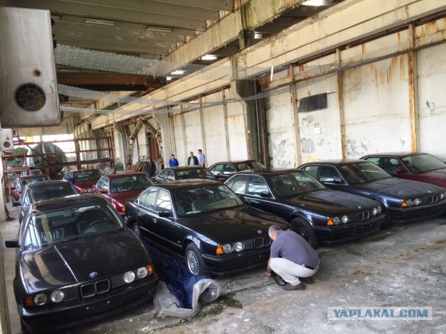 В Болгарии нашли забытый склад с новыми BMW 
