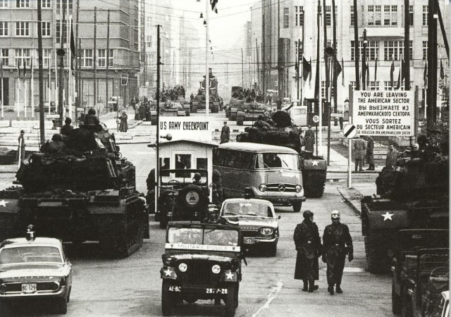 Свобода за Берлинской стеной: как люди рисковали жизнью ради капитализма