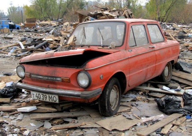 Брошенные автомобили, найденные при сносах московских гаражей