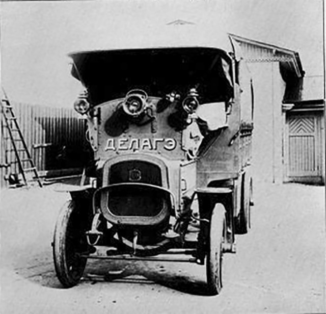 Международная автомобильная выставка в Михайловском манеже. 1913г.