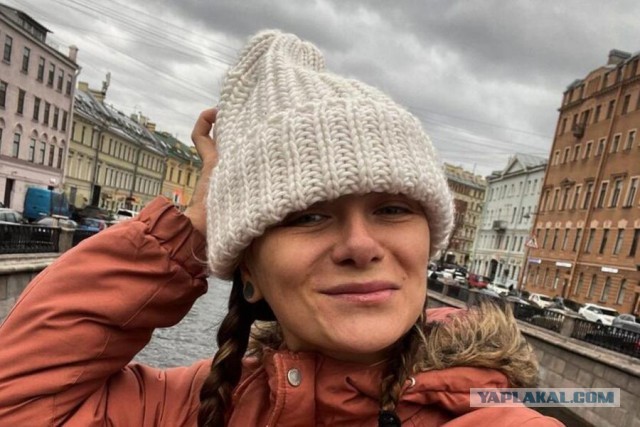 Суд постановил уничтожить iPhone, на который снимали голую фотосессию у Исаакиевского собора