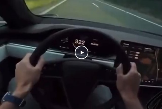 Блогер смог разогнать Tesla Model S Plaid до 328 км/ч