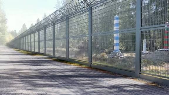 Власти Финляндии планируют достроить забор на границе с Россией к концу 2026-го, сообщает Yle.