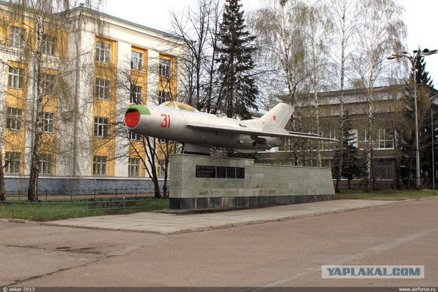 20 самых интересных авиапамятников