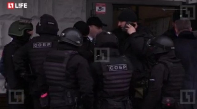 Безумный москвич удерживал в заложниках жену и детей в квартире