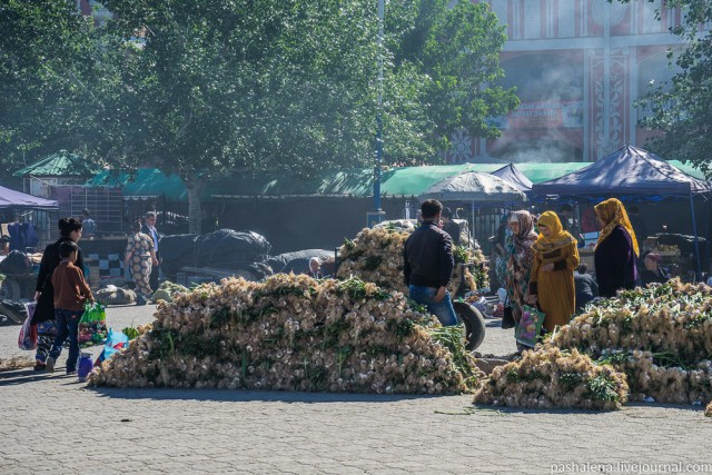 Худжанд: запрещённый бессмертный полк и базар в стиле «Сталин встречает 1001 ночь»