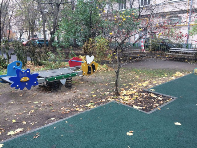 Чиновники присвоили себе лавры за построенную детскую площадку