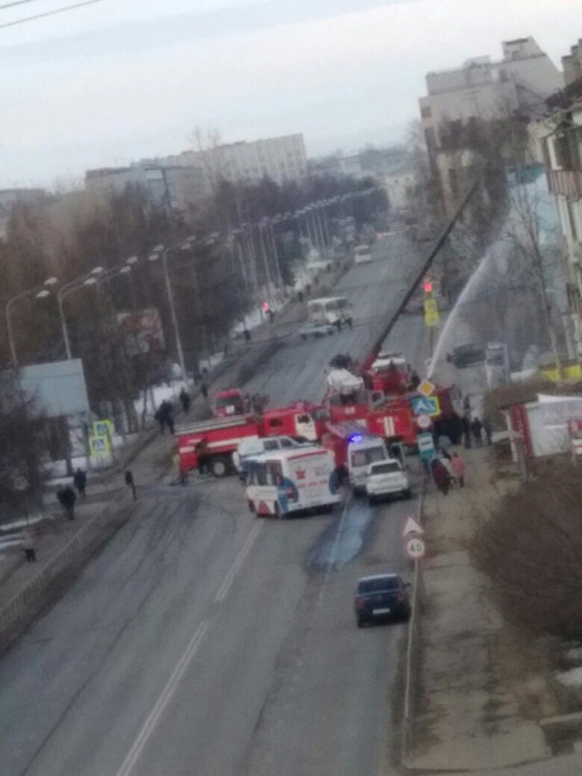 В Архангельске горит торговый центр