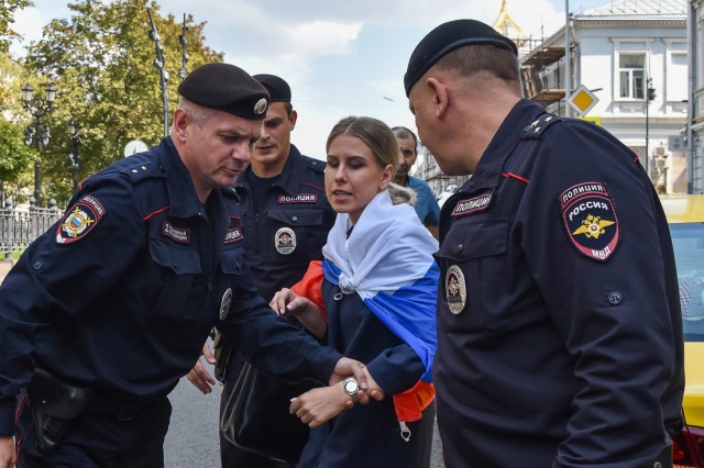 Фоторепортаж: Столкновения с ОМОНом и задержания в центре Москвы