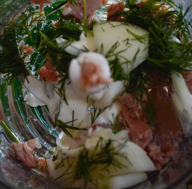 Кулинария: Камчатская семга на кедровой дощечке.