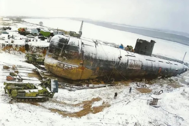 Где сейчас подводная лодка в которой снимали фильм «Особенности национальной рыбалки»?