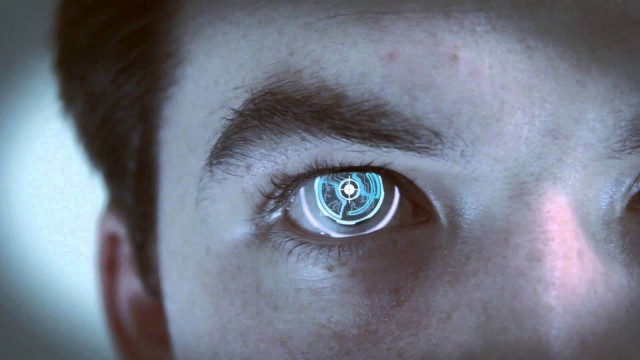 Первую в мире контактную линзу с AR-дисплеем показали в работе