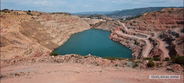 Заброшенный флюсовый карьер в Балаклаве