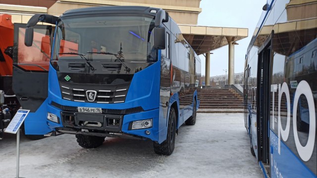 К нам привезли Москвич, сходил посмотрел