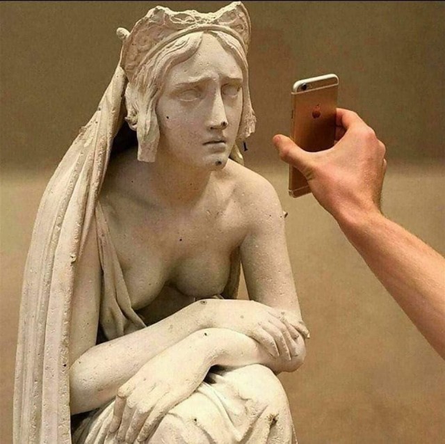 Как правильно фотографироваться со статуями