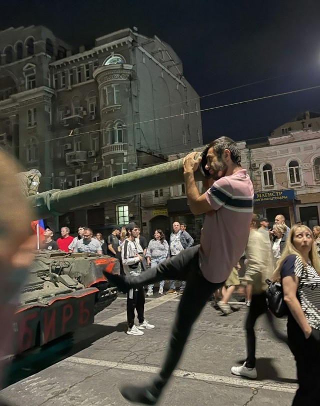 Дагестанец пытается найти евреев в турбине самолёта