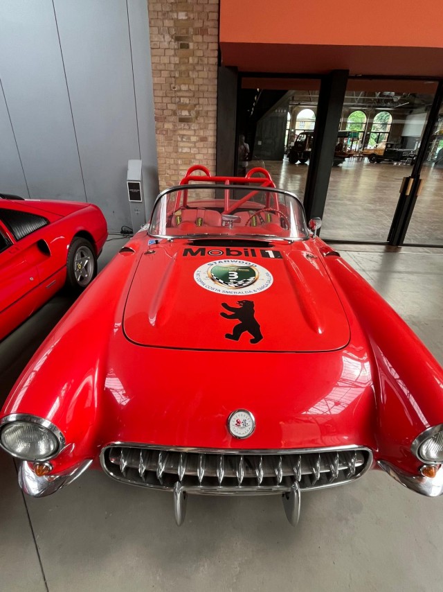 72 года Chevrolet Corvette. Немного красивых фото.