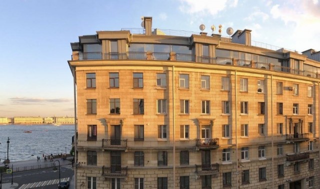 В Питере за 1,1 млрд рублей продаётся самая дорогая в стране квартира в «сталинке»