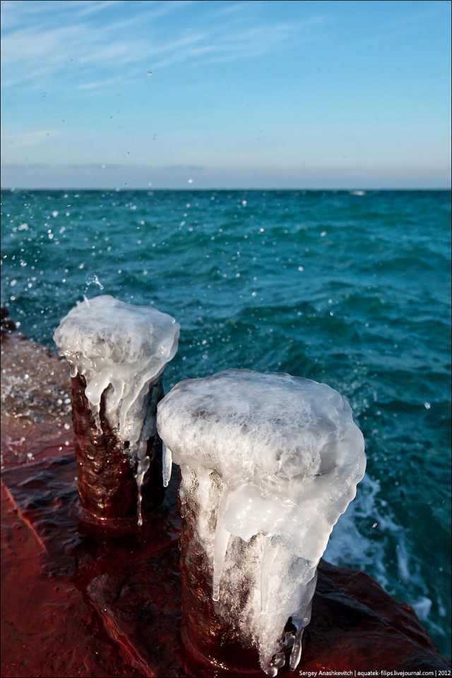 Пляж в ледяной глазури