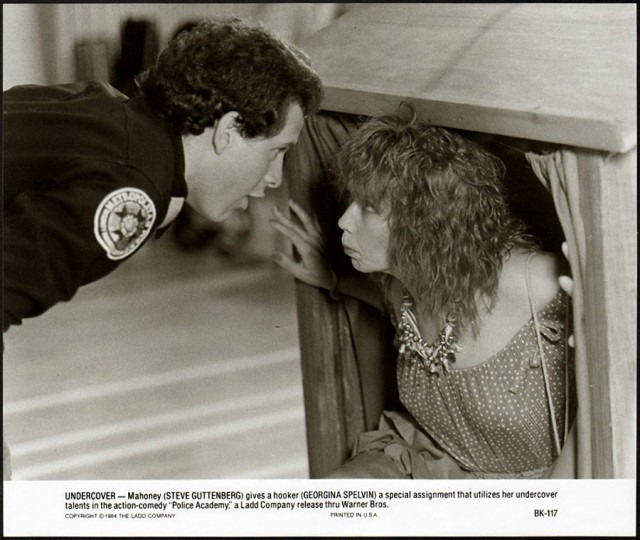 Стив Гуттенберг на съёмках "Полицейской академии"