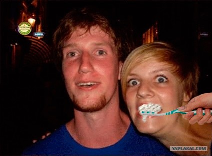 Вытянулась: картинка и 2 жабы