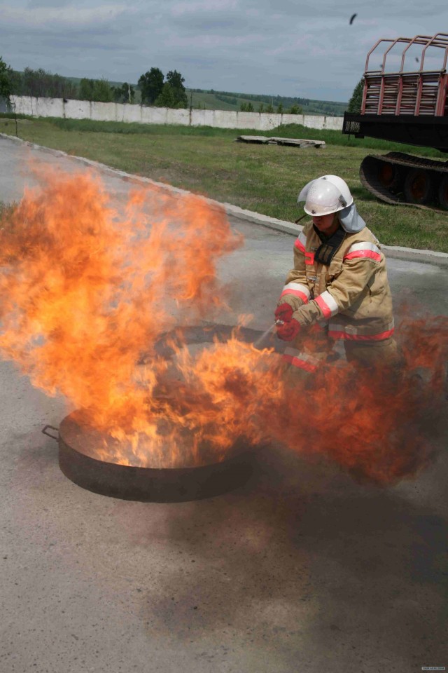 Авто-огнетушитель против костра.