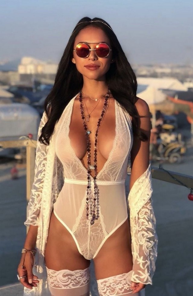 Девушки с фестиваля Burning man