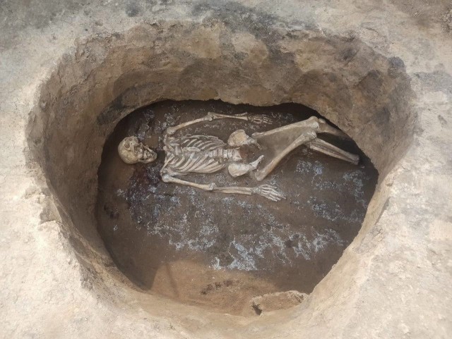 На стройке в Белгороде обнаружили 20 старинных погребений второго тысячелетия до нашей эры