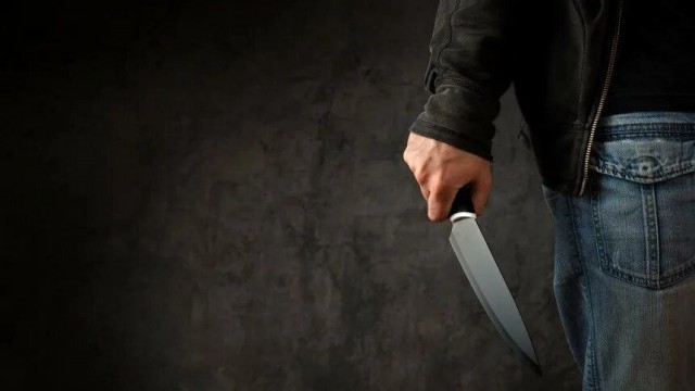 На востоке Москвы мужчина убил ножом жену, ранил еще двух женщин и самого себя