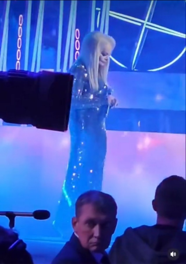 Она еще и поет