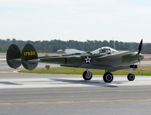 Многоцелевой истребитель P-38 «Lightning»