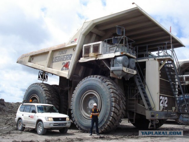 Радиоуправляемая модель карьерного самосвала LIEBHERR T264 Litronic