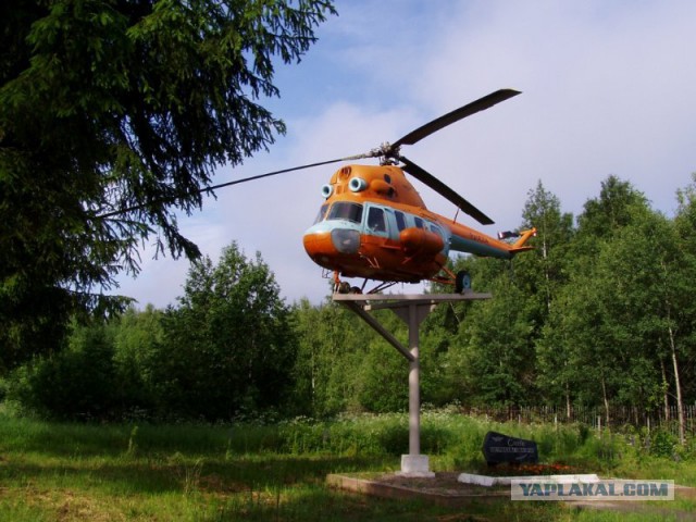 Самолет во дворе
