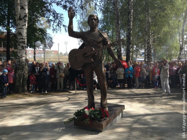 Памятники Владимиру Высоцкому