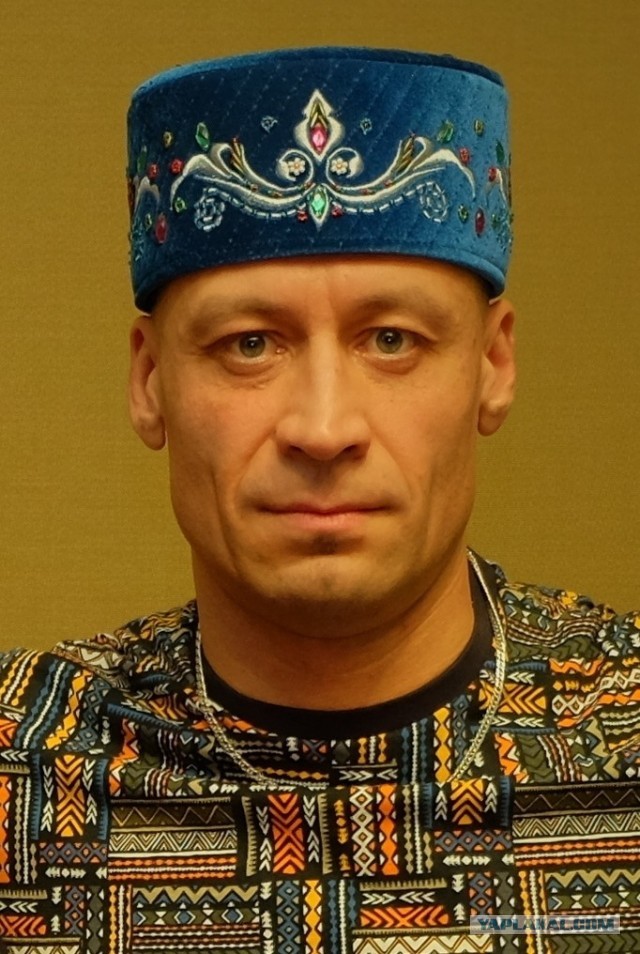 Вы спрашивали, как по-татарски будет назад, коллеги.