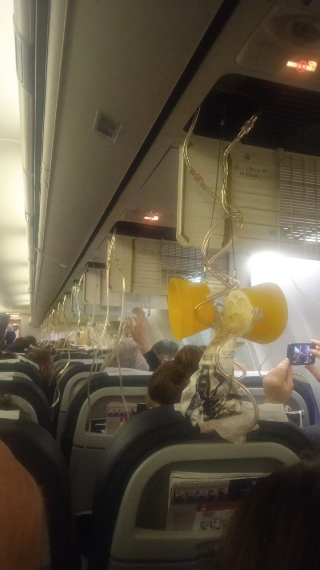 На борту лайнера, совершавшего рейс из Сочи в Красноярск, произошла разгерметизация салона