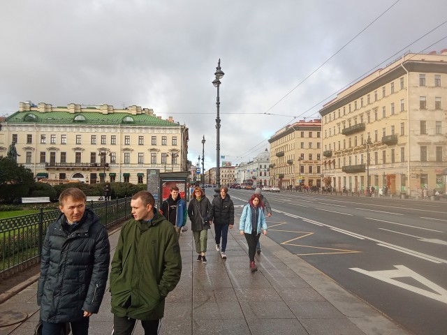 Пройтись по центру