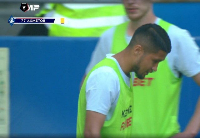Игрок «Крыльев Советов» Ильзат Ахметов получил жёлтую карточку, не сыграв ни минуты за новую команду
