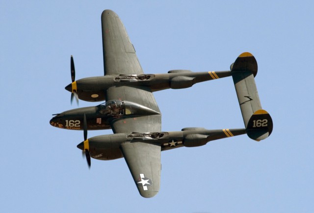 Многоцелевой истребитель P-38 «Lightning»