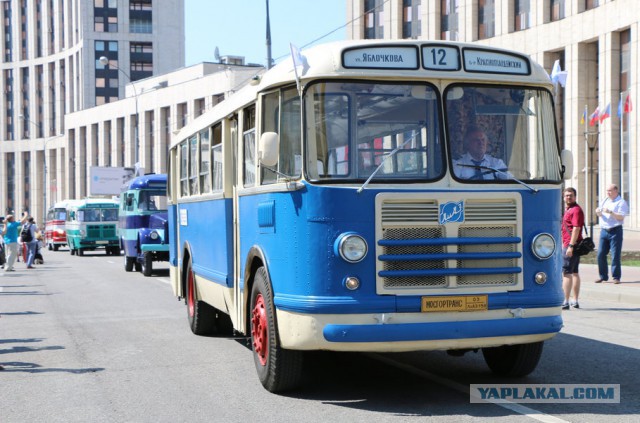 Автобус из прошлого ездит по Москве