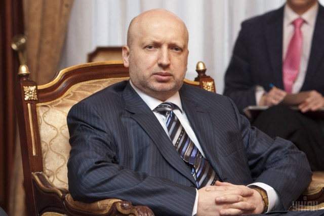 Синий. Совсем синий. Точнее - сине-желтый