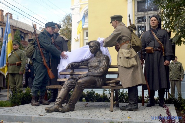 Две туристки нацарапали свои имена на фреске в Ватикане