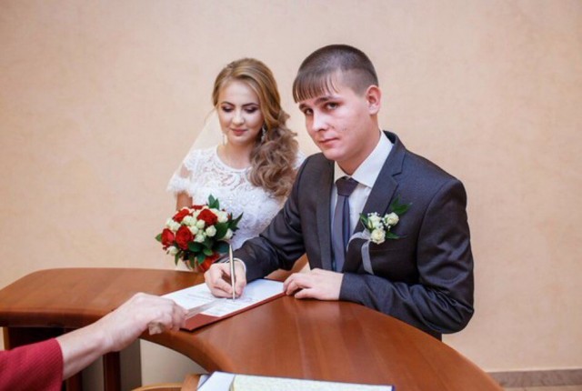 А эта свадьба, свадьба, свадьба пела и плясала